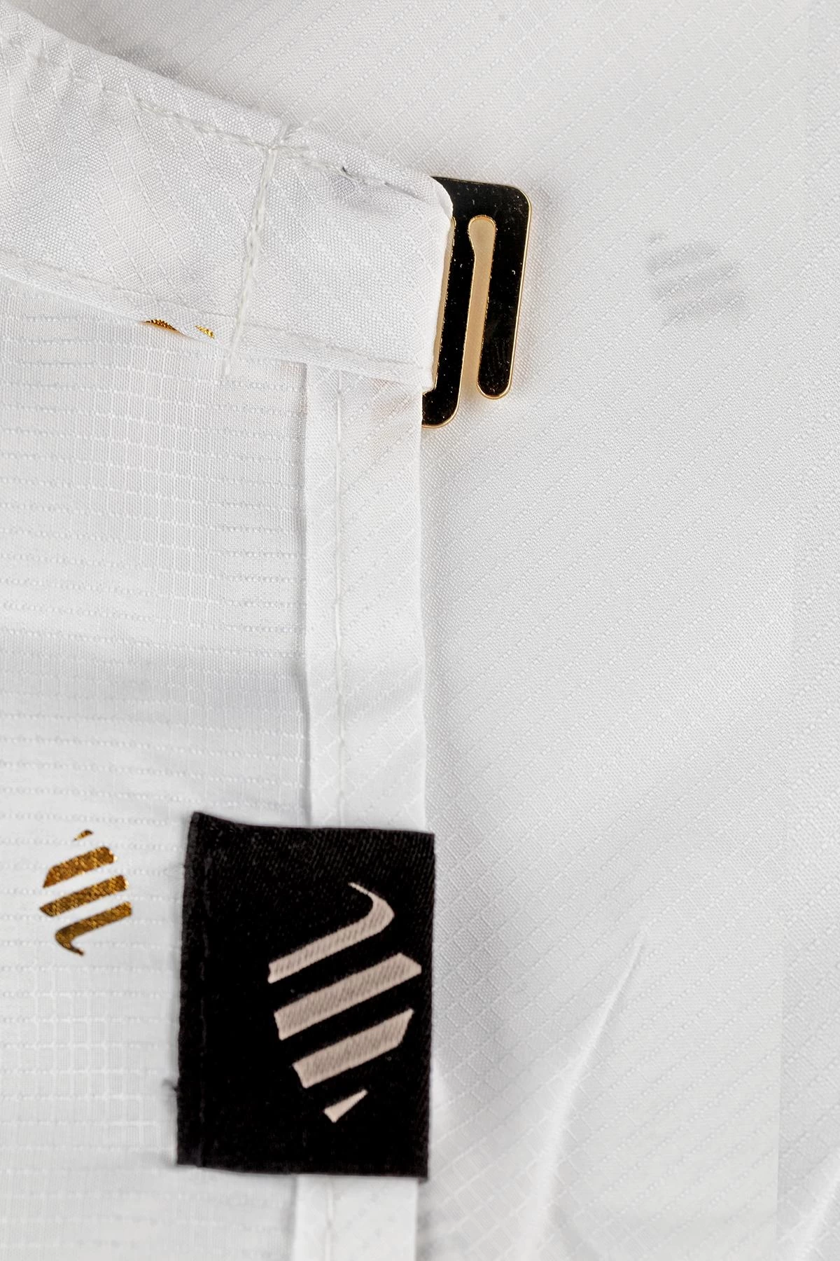 BARBER STRONG - The Barber Cape - Barber Shield 24k Gold - White 6 BARBER STRONG - The Barber Cape - Barber Shield 24k Gold - White - Image 4