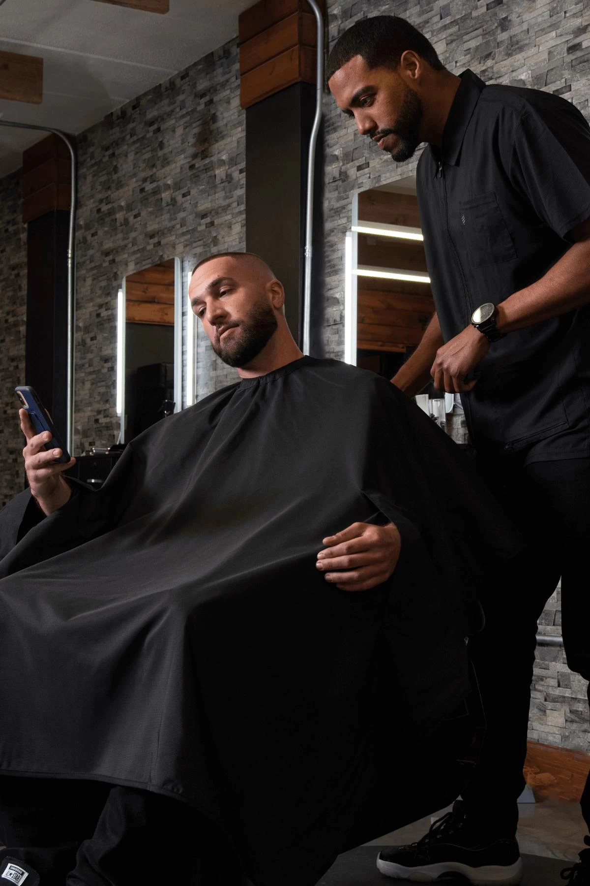 BARBER STRONG - The Hands-Free Barber Cape - Solid Black 4 BARBER STRONG - The Hands-Free Barber Cape - Solid Black - Image 2